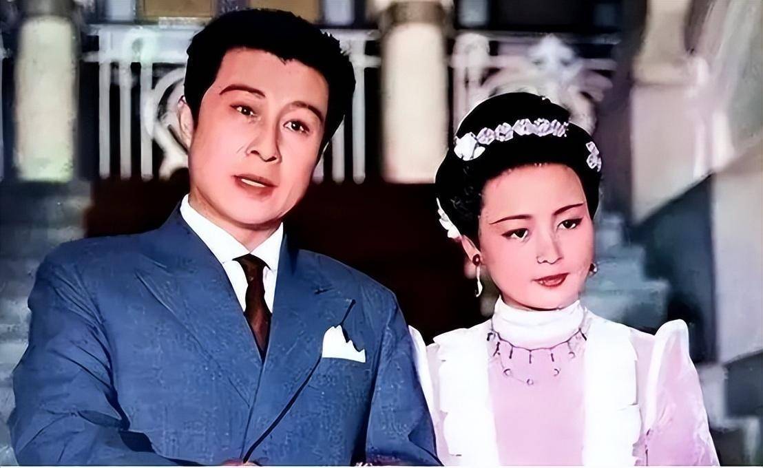 如今的王心刚虽然已经远离了聚光灯,但他那份对生活的热爱,对艺术的