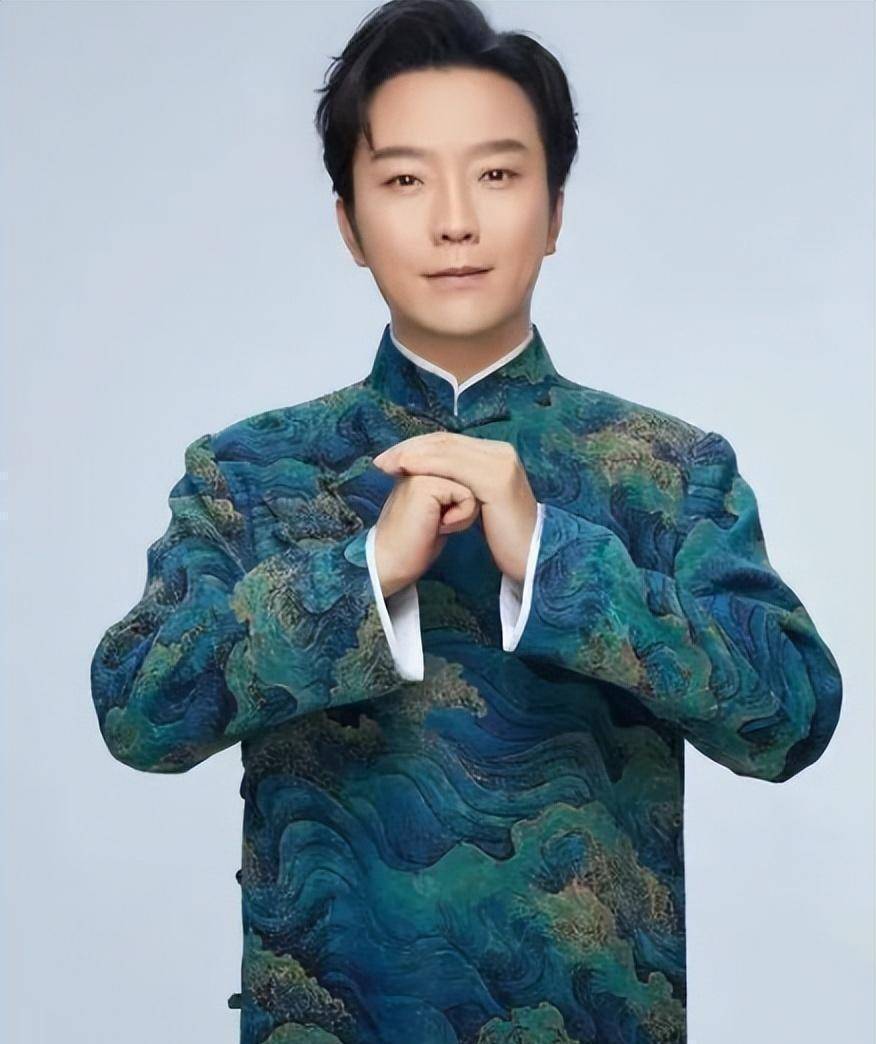 曾经名动全国的李玉刚为何销声匿迹了呢,网友:得罪了梅葆玖?