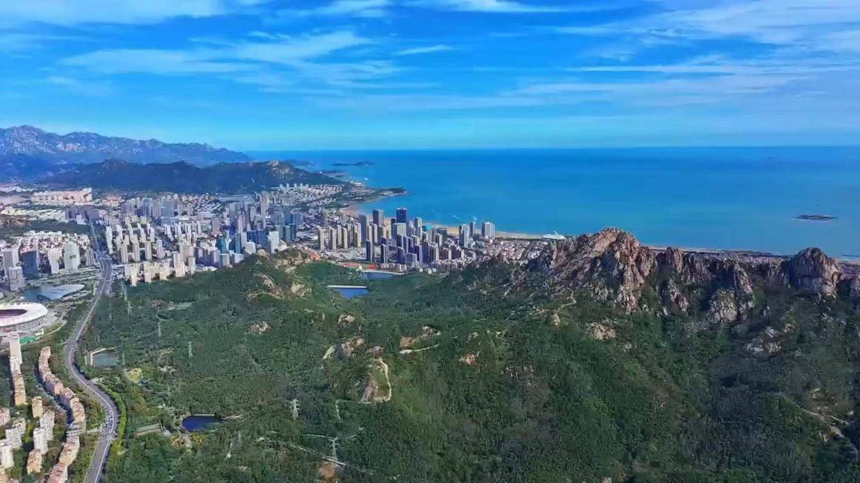 高空俯瞰青岛崂山区金家岭,高楼大厦鳞次栉比