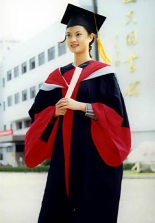 央视最惨主持刘芳菲,男友死缓爱人入狱自杀,如今47岁仍只身一人