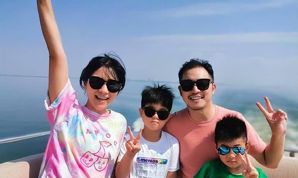 京城米贵,居之不易!沙溢与胡可结婚13年,恩爱幸福背后难掩泪光