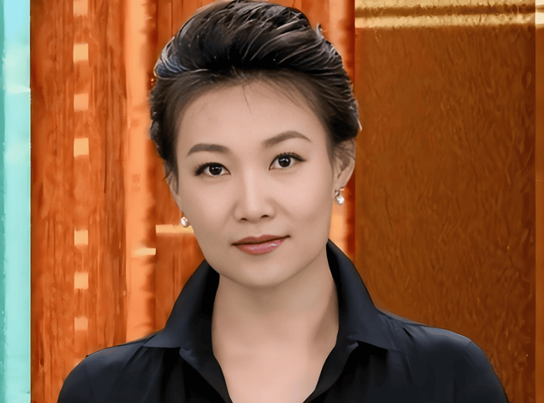 新闻联播主持人李梓萌简介(新闻联播主持人李梓萌简介图片)