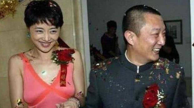 张黎和演员小宋佳的绯闻传得满城风雨,这给刘蓓带来了巨大