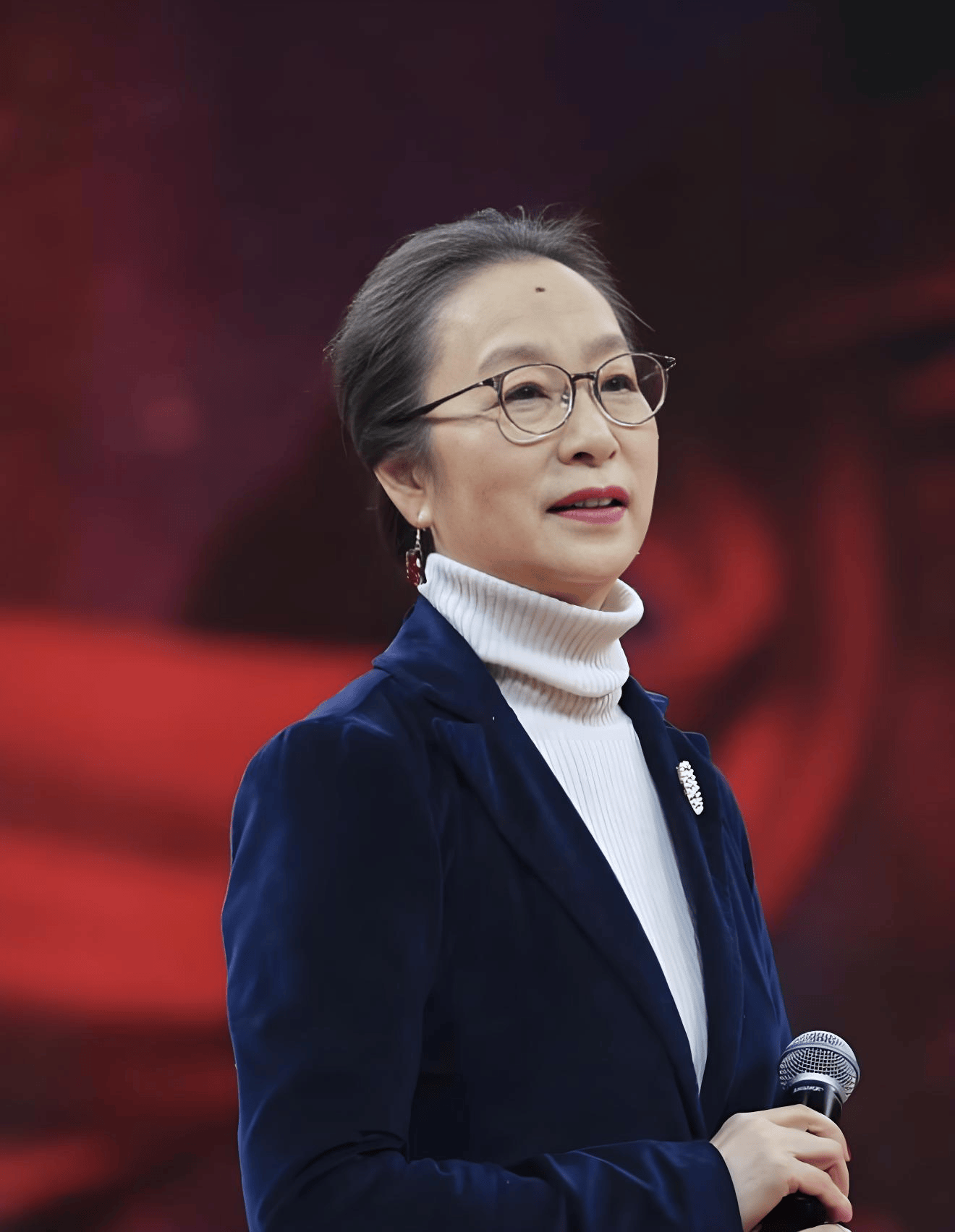 内地女演员奚美娟,曾2次获得金鸡奖.
