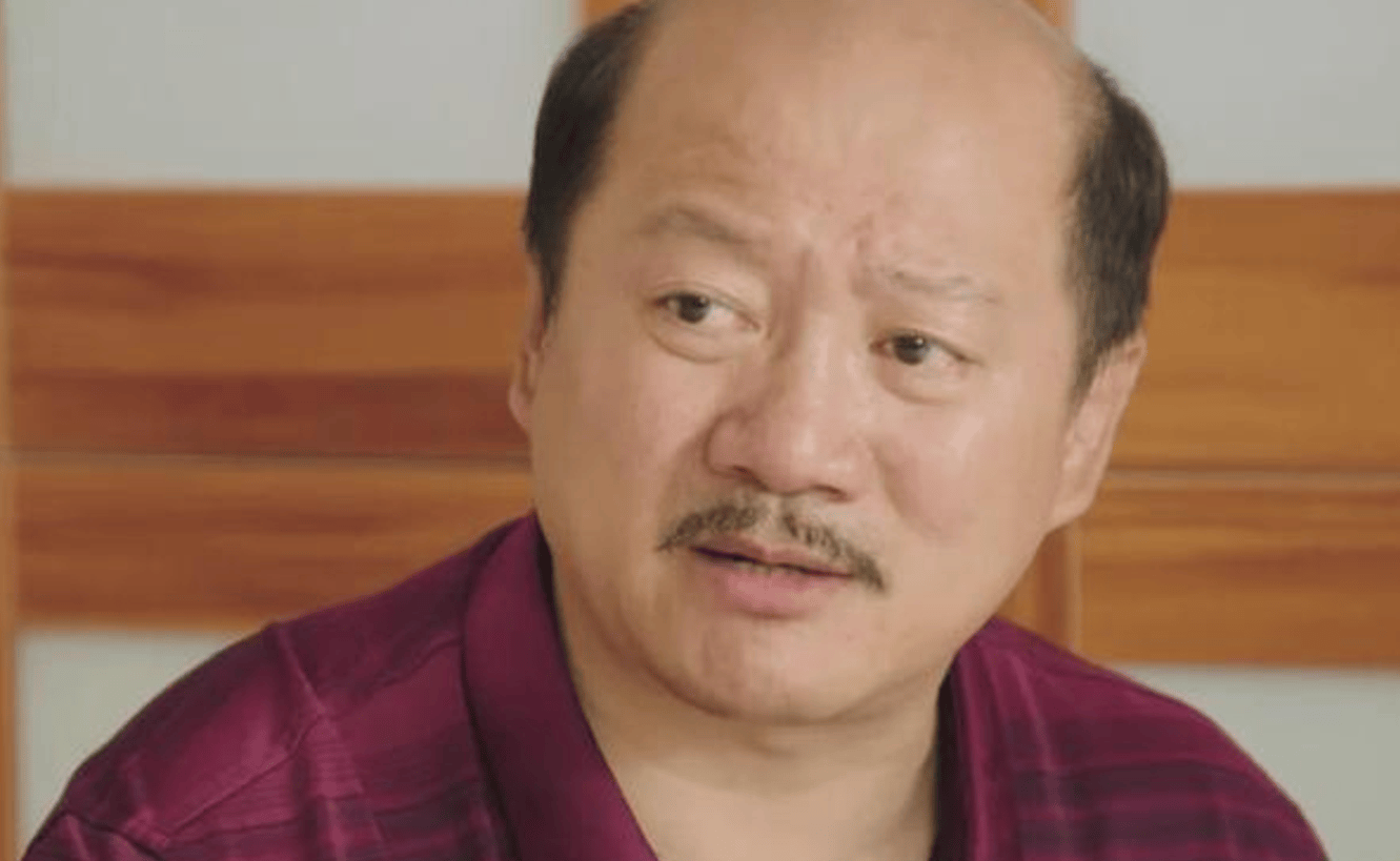 54岁"谢广坤"人设崩塌,被前妻爆料婚内出轨,嫌弃老婆生女儿