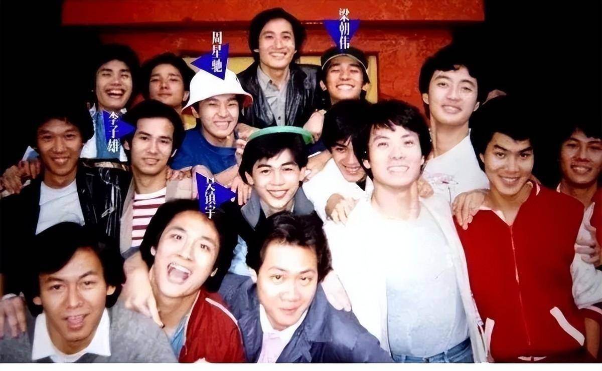 当时从印刷厂出来之后,欧阳震华进入周润发的演艺工作室,做过一段时间