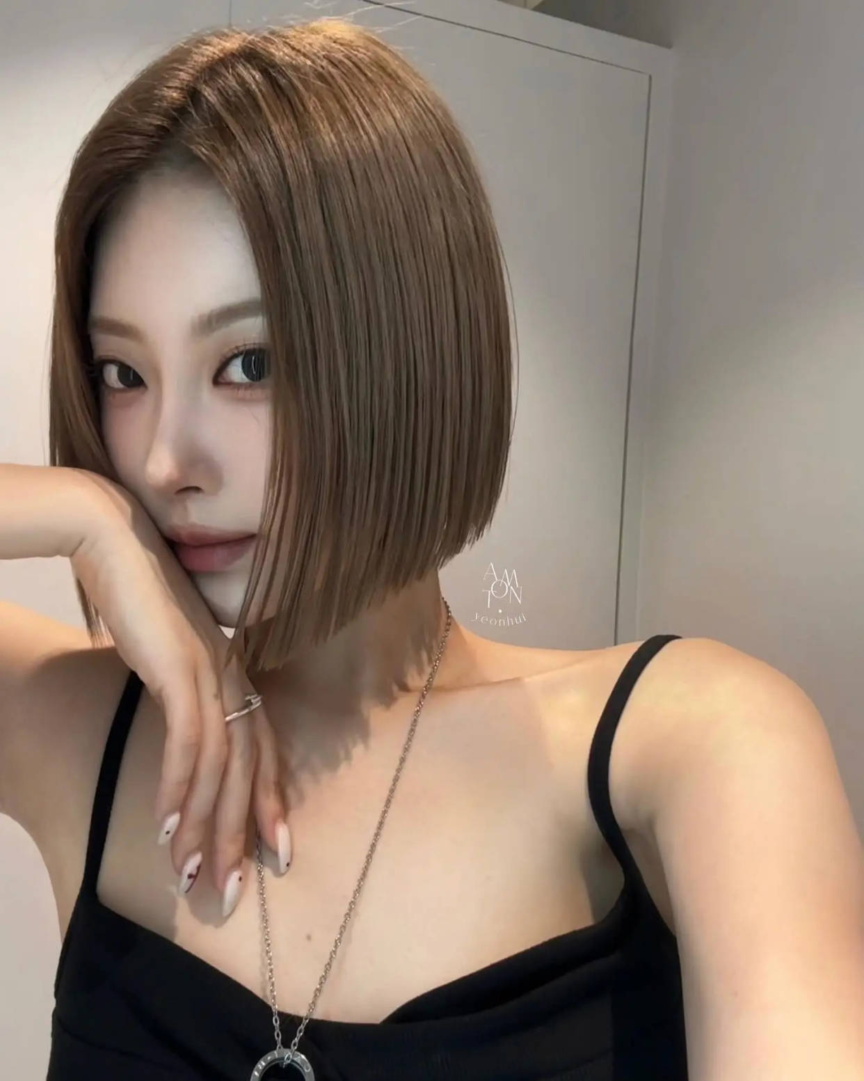 一刀切波波头:女性时尚之选