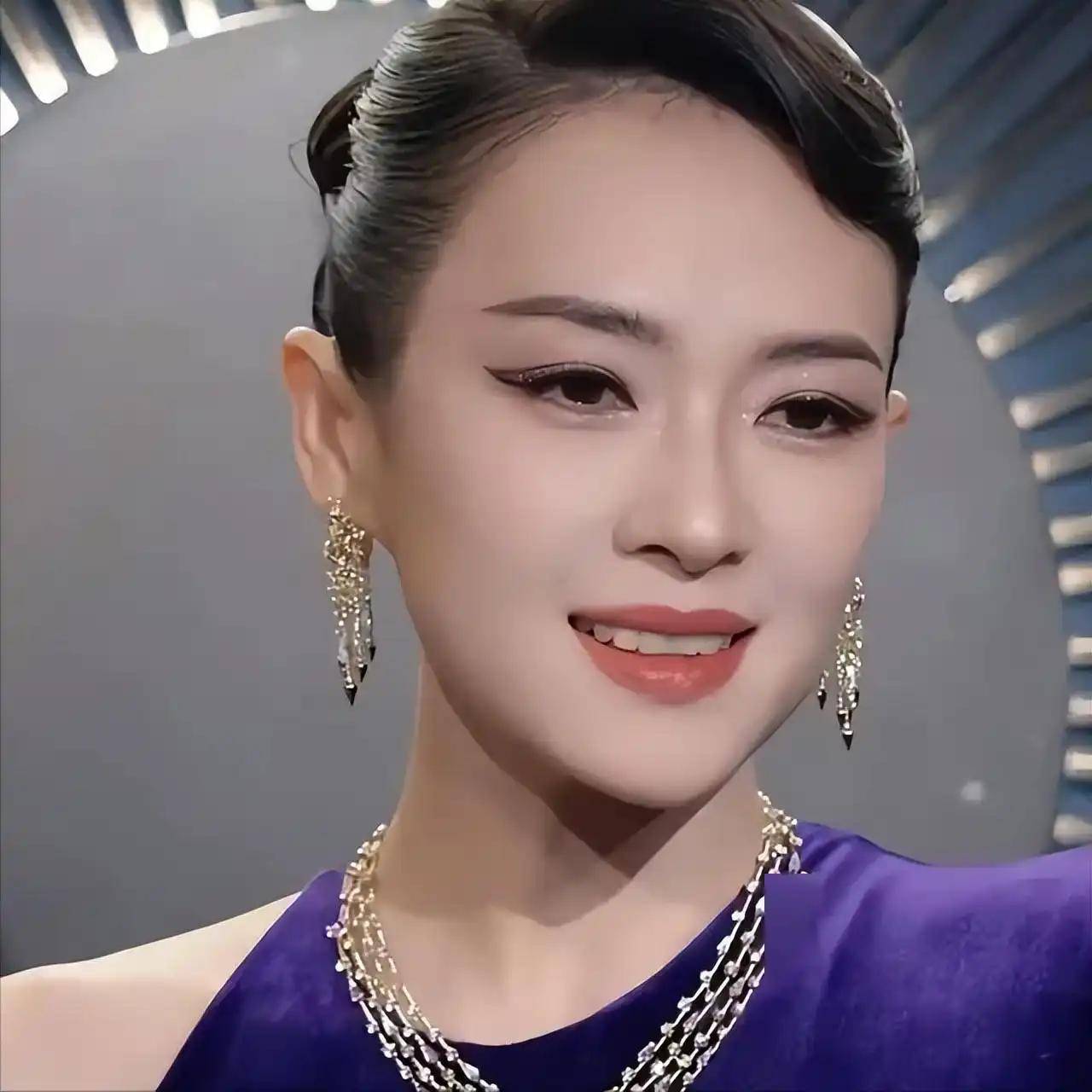 离婚仅一年,再看章子怡现状,才明白陈凯歌那一"推"的含金量