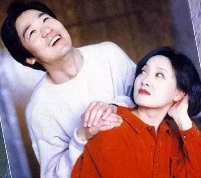 邓婕参演"王熙凤"一角之后,回到成都拍戏,第一部戏又再次遇到张国立