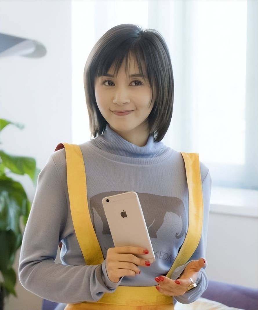 的"曲筱绡"却有着不同于樊胜美的生活图片来源于网络樊胜美穷尽了所有