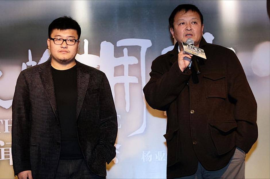 "平民导演"杨亚洲:离异后迎娶倪萍,偏爱继子亲生儿子嫉妒吗?
