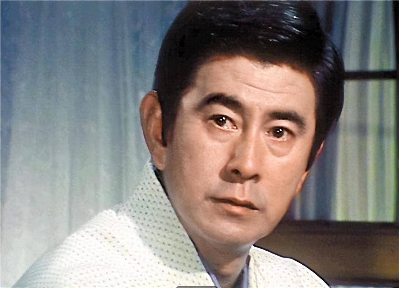 陪伴妻子40年,终在83岁去世那天另娶初恋:宇津井健的旷世之恋