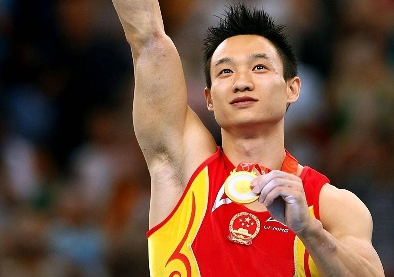 奥运体操冠军杨威:需终身佩戴呼吸机生活,他到底经历了什么?_训练_比赛_赛场