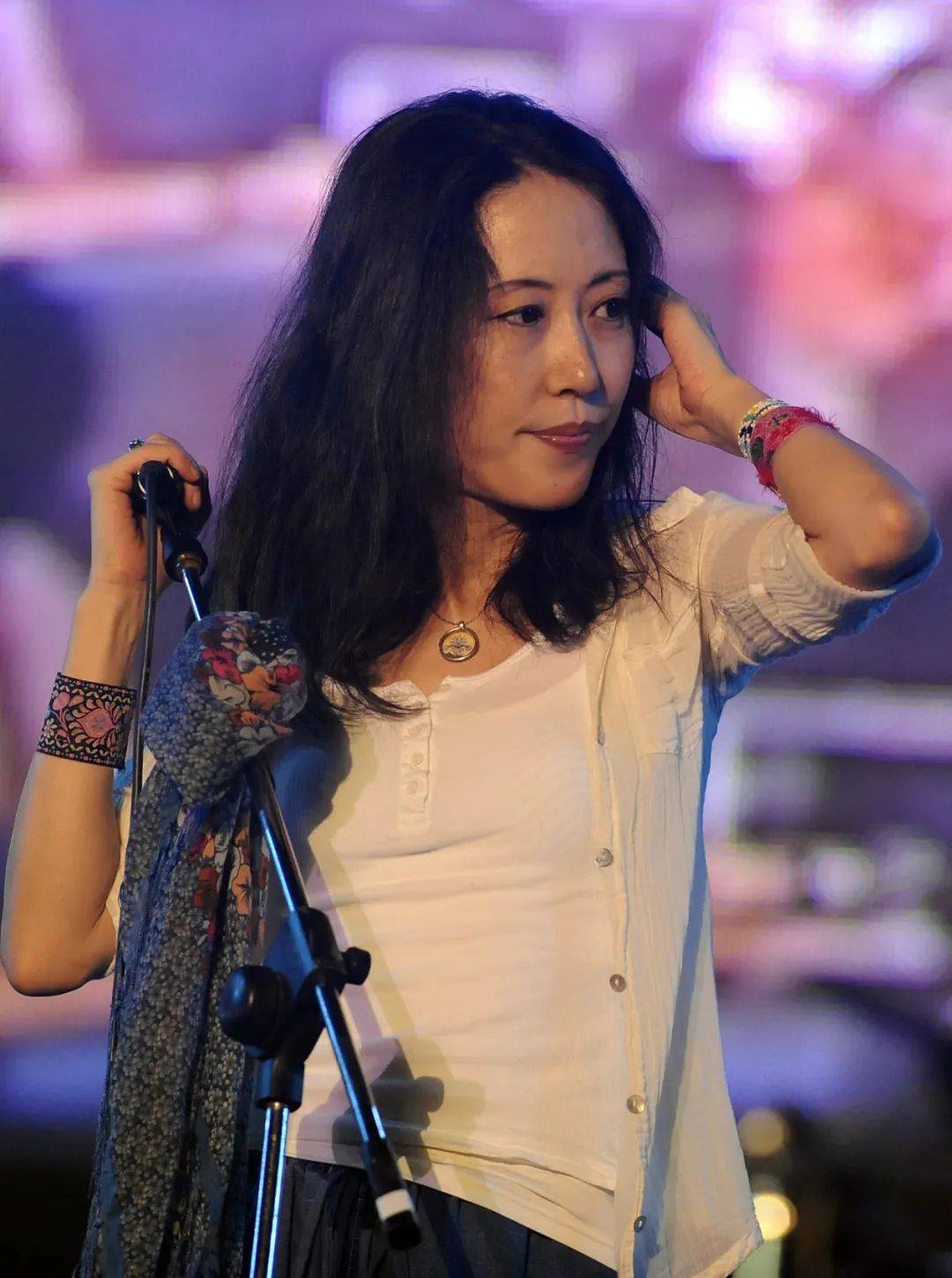 悲情姜昕:被王菲夺走窦唯,结婚后丈夫又自杀,她的现状如何?