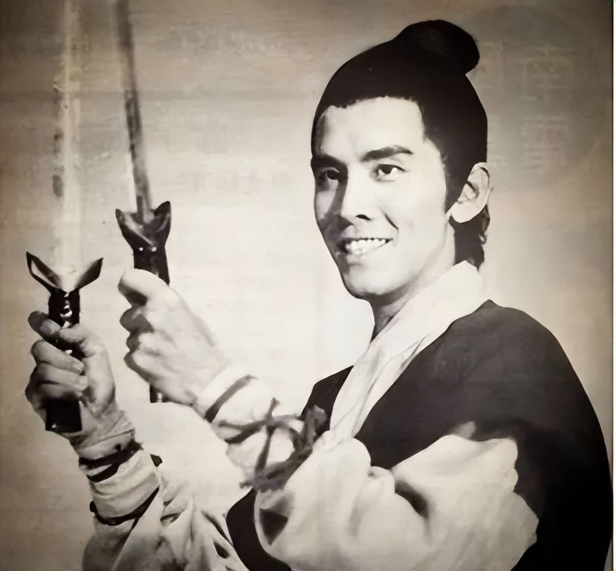 姜大卫:聂小凤爱而不得,与妻子50年恩爱如初,76岁还在拿奖