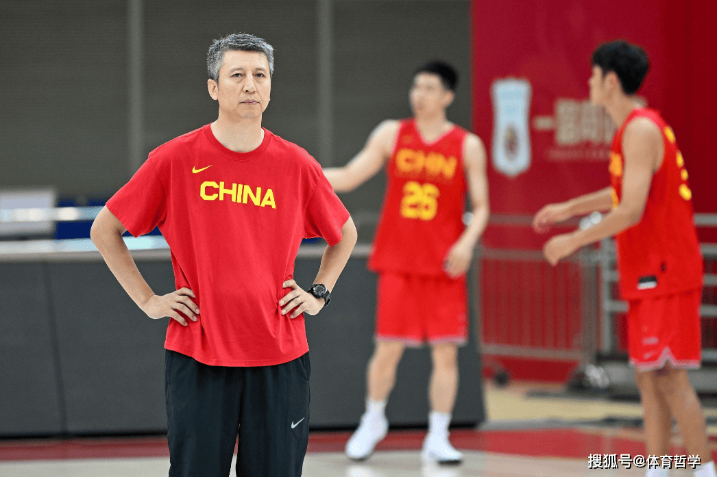 5人提前上岸！中国男篮两战验水平，球迷：郭士强该考虑归化球员
