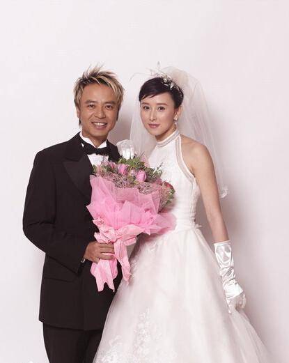 李克勤:妻子是港姐冠军,刘德华给他当伴郎,两人恩爱走过28年