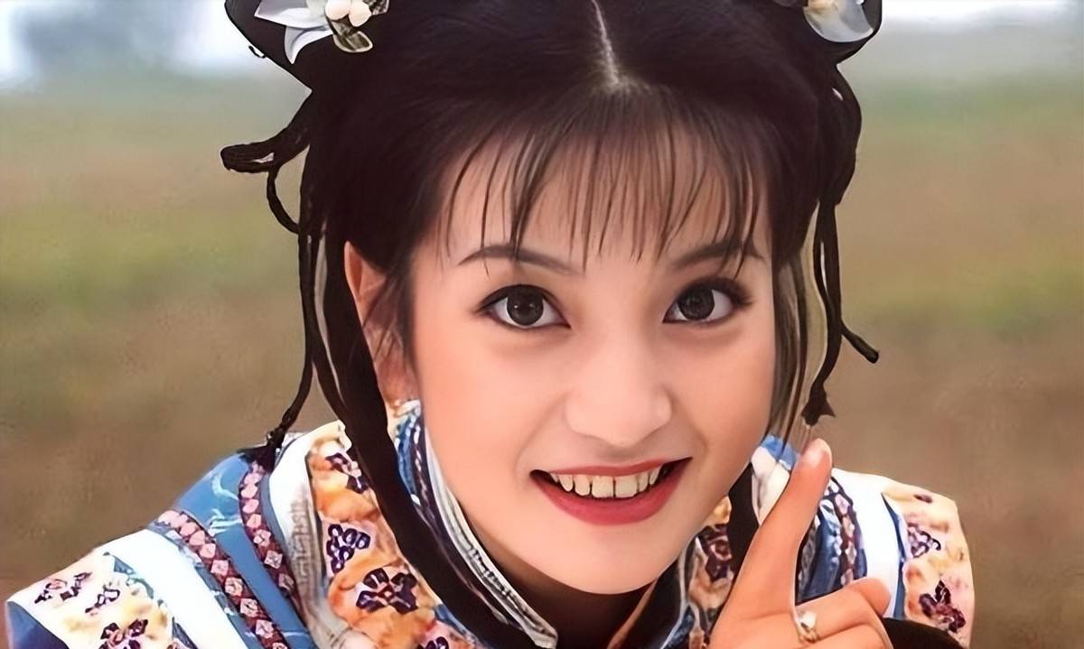 从国民女神到万人唾弃,赵薇近照曝光容颜尽失,当年琼瑶的话没错