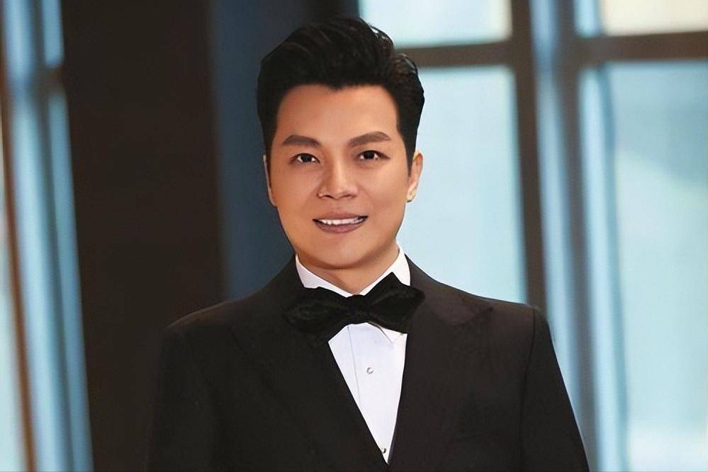 8次主持春晚,32岁遇到上亿女富婆,任鲁豫的人生都是拼出来的!