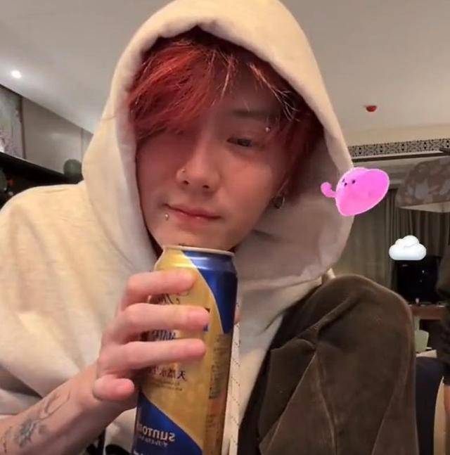 鹿晗凌晨开直播骂人,竖中指说脏话,更多内情曝光,网友热议