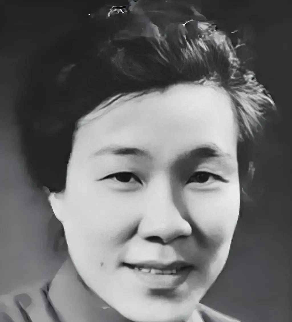 她是"最丑刘姥姥",却用实力将角色演活了,甚至超越了原著人物
