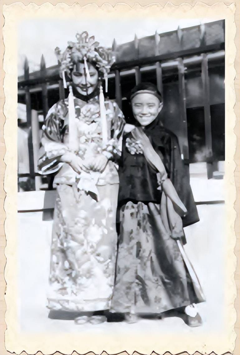 谢添本是一句玩笑话,但牛犇还真听进去了,所以就真的更名为牛犇.