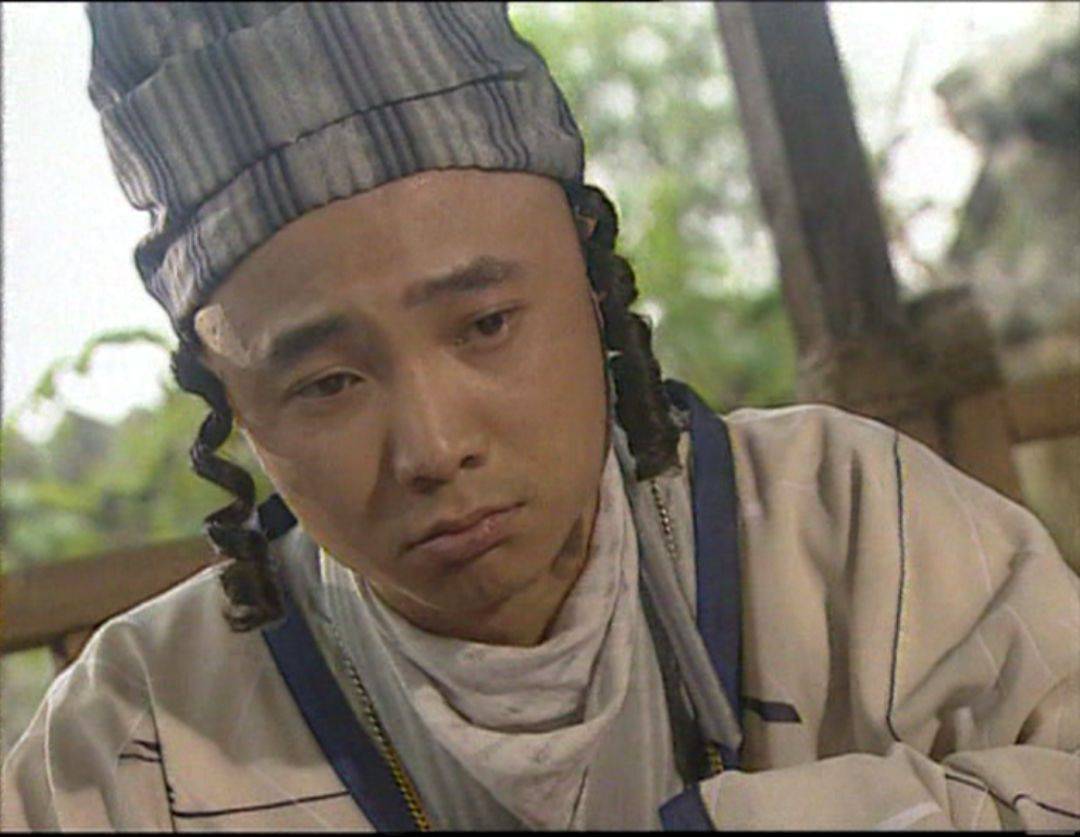 真正让徐峥走进大众视野的,是那部经典的电视剧《春光灿烂猪八戒》