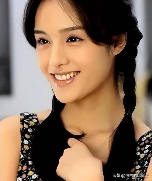 她17岁被邀上春晚,最红时嫁外卖小哥,把丈夫培养成