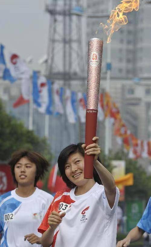 万米神鹿邢慧娜:和刘翔同时夺冠,却被第二名质疑少跑一圈
