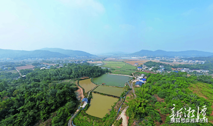 石湖村地处韶山市清溪镇东部,村域面积7.