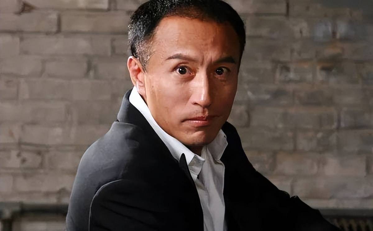 王洛勇:是胡歌的恩师,独自闯美国16年,感激19岁嫁给自己的丁宁