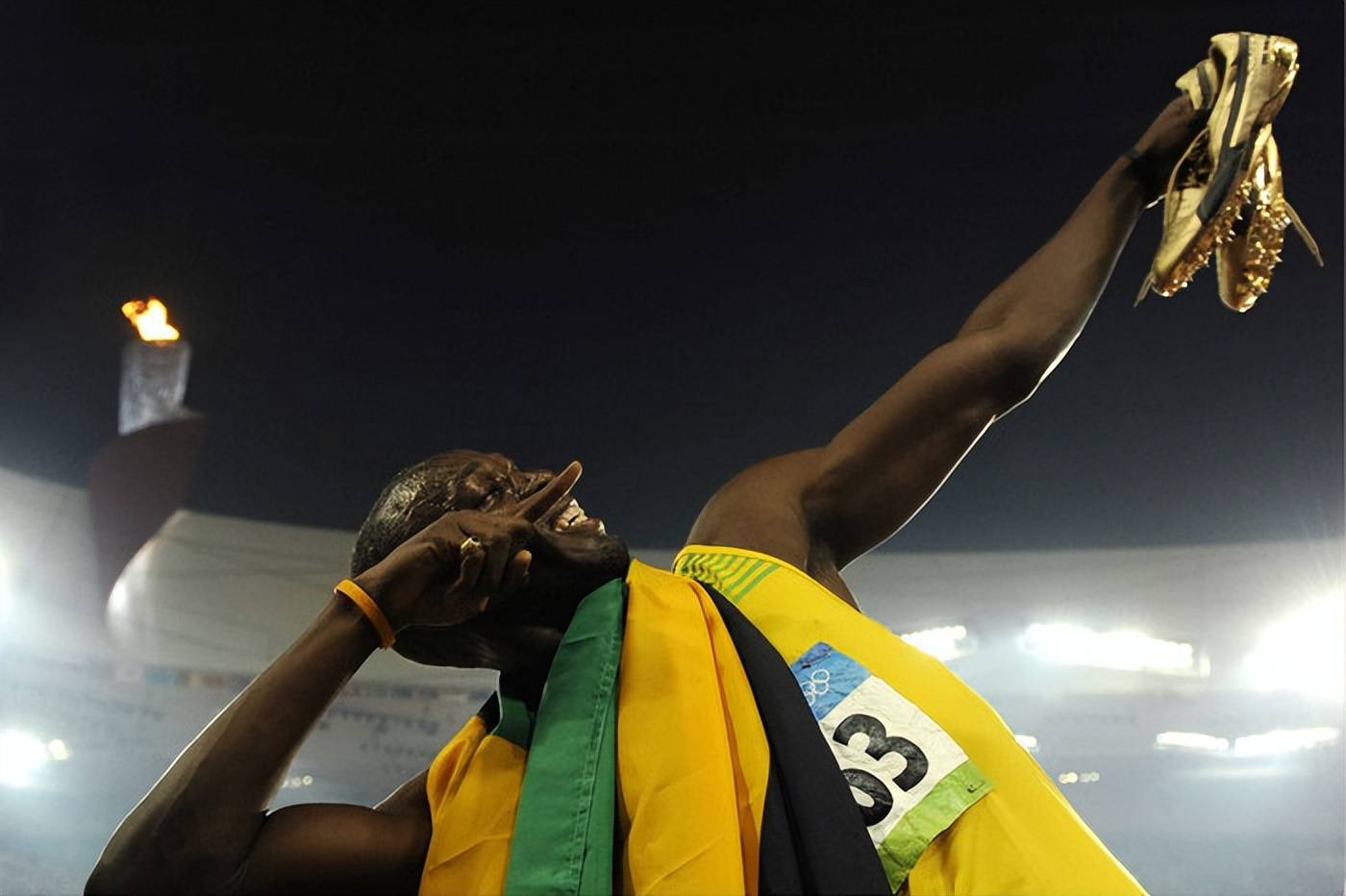 百米飞人博尔特娶嫩模生仨孩每年能领400万腹肌已变啤酒肚