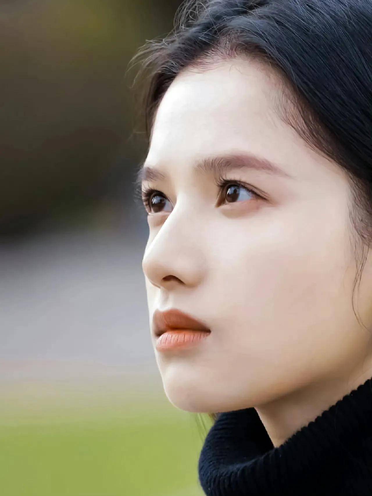 同样是骨相美人，Angelababy差点输给她，清纯又英气，眉骨能遮阳_张婧_自带_连素颜