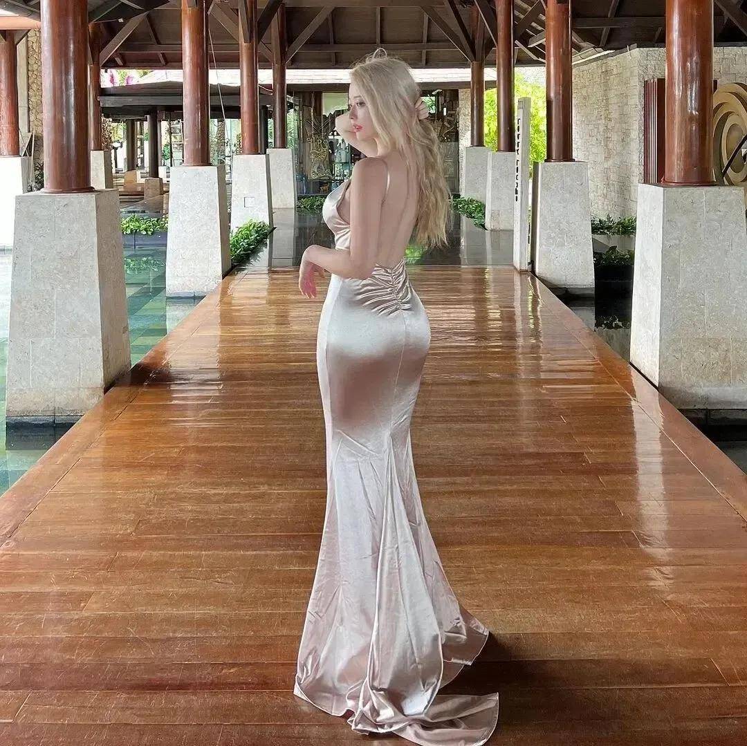 36d完美身材搭配曼妙身姿,s型曲线堪称自然界的鬼斧神工!