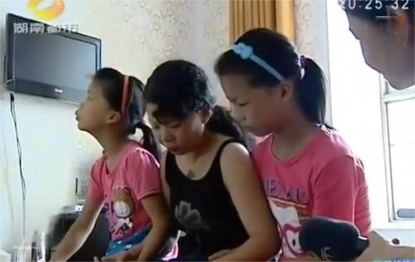 双胞胎女儿声音男化,检查结果却是男孩?孩子妈妈:当初不该冲动_搜狐网