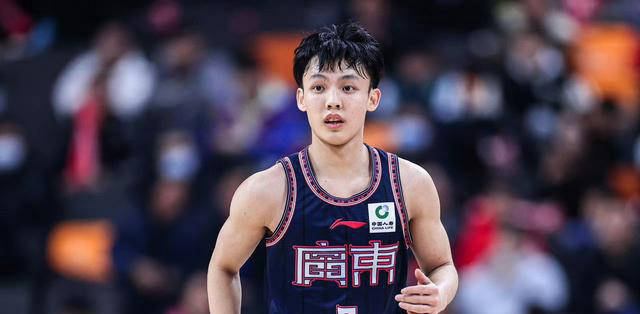 CCTV5直播：广东宏远对阵上海男篮，徐杰与刘铮对决，杜锋与卢伟斗法！