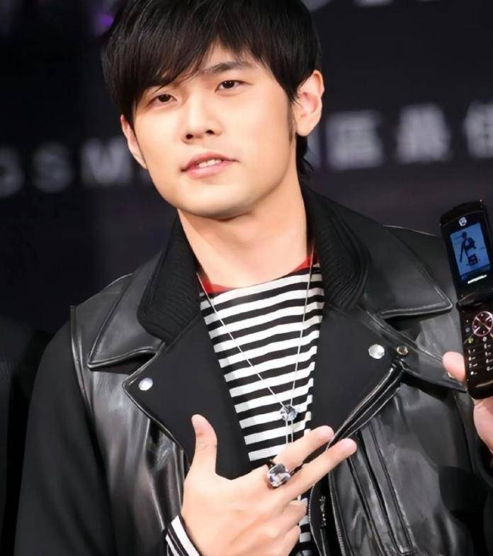 还是王杰?又或是张国荣?那么在周杰伦之前,华语乐坛要靠谁来维持辉煌?