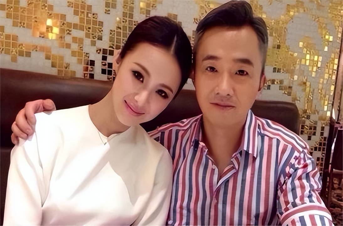 程雷:因患病满头白发,与陈辰相恋7年,42岁却娶了小18岁娇妻