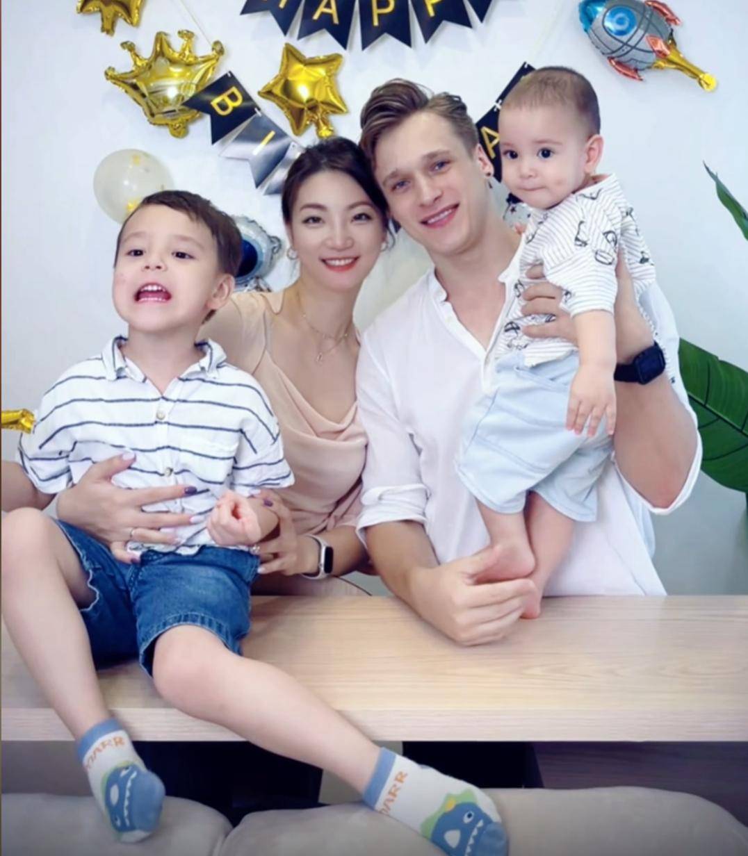 甘肃女孩零彩礼嫁立陶宛男模，生俩混血儿子，定居广州做直播带货_搜狐网