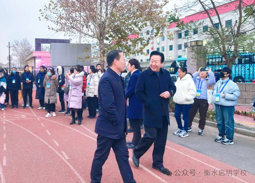 近日,山东青州一中教育同仁莅临我校参观交流,衡水启明学校崔健校长