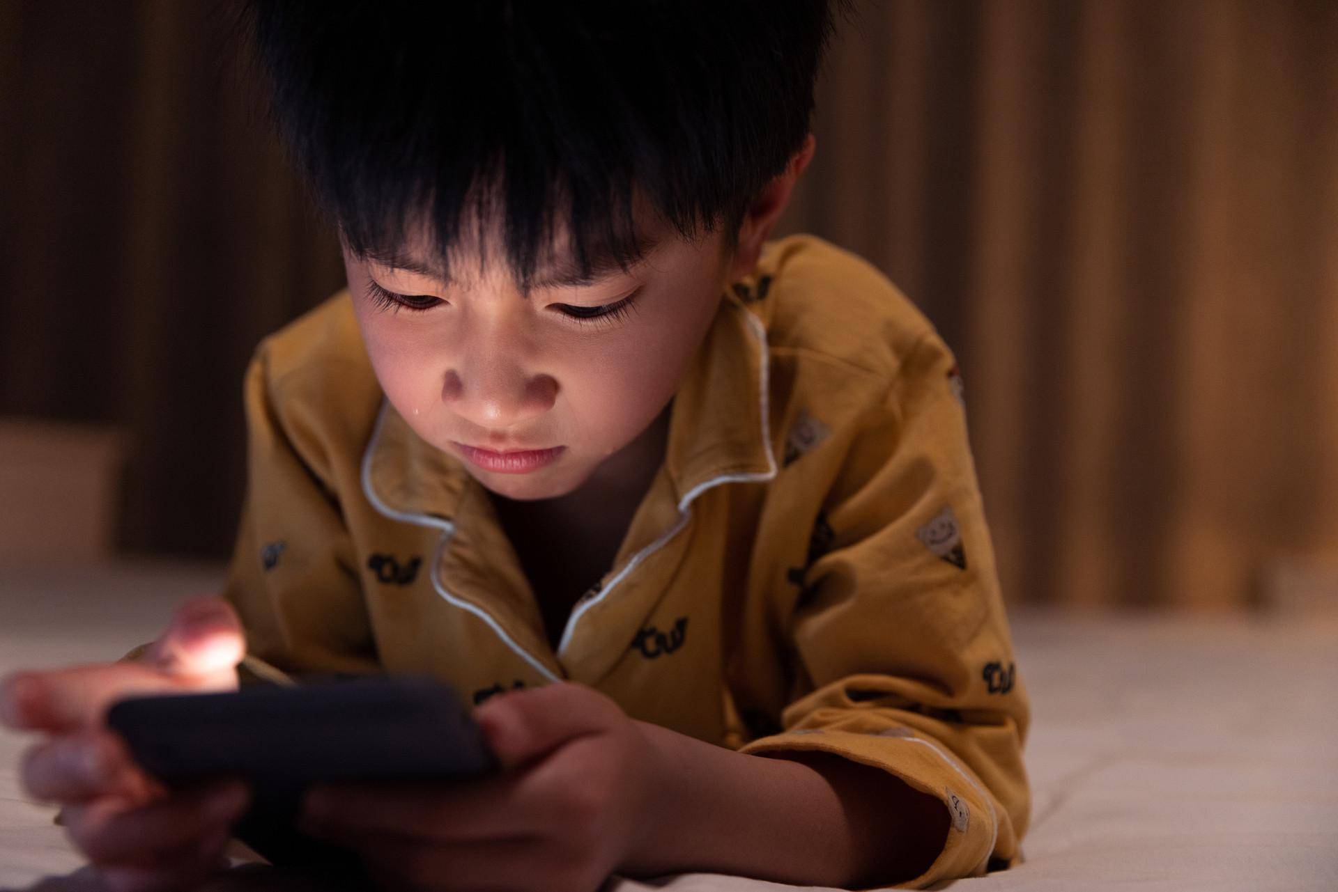 幸福有方:沉迷于玩手机的害处有哪些?