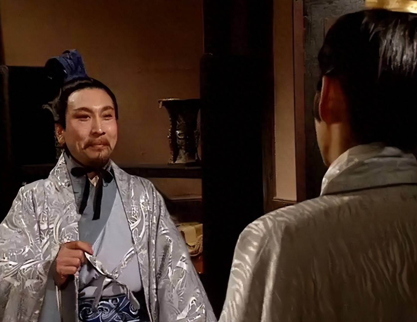 曹操为何容不下杨修？历史上的杨修，真的是因为鸡肋而死吗？_搜狐网