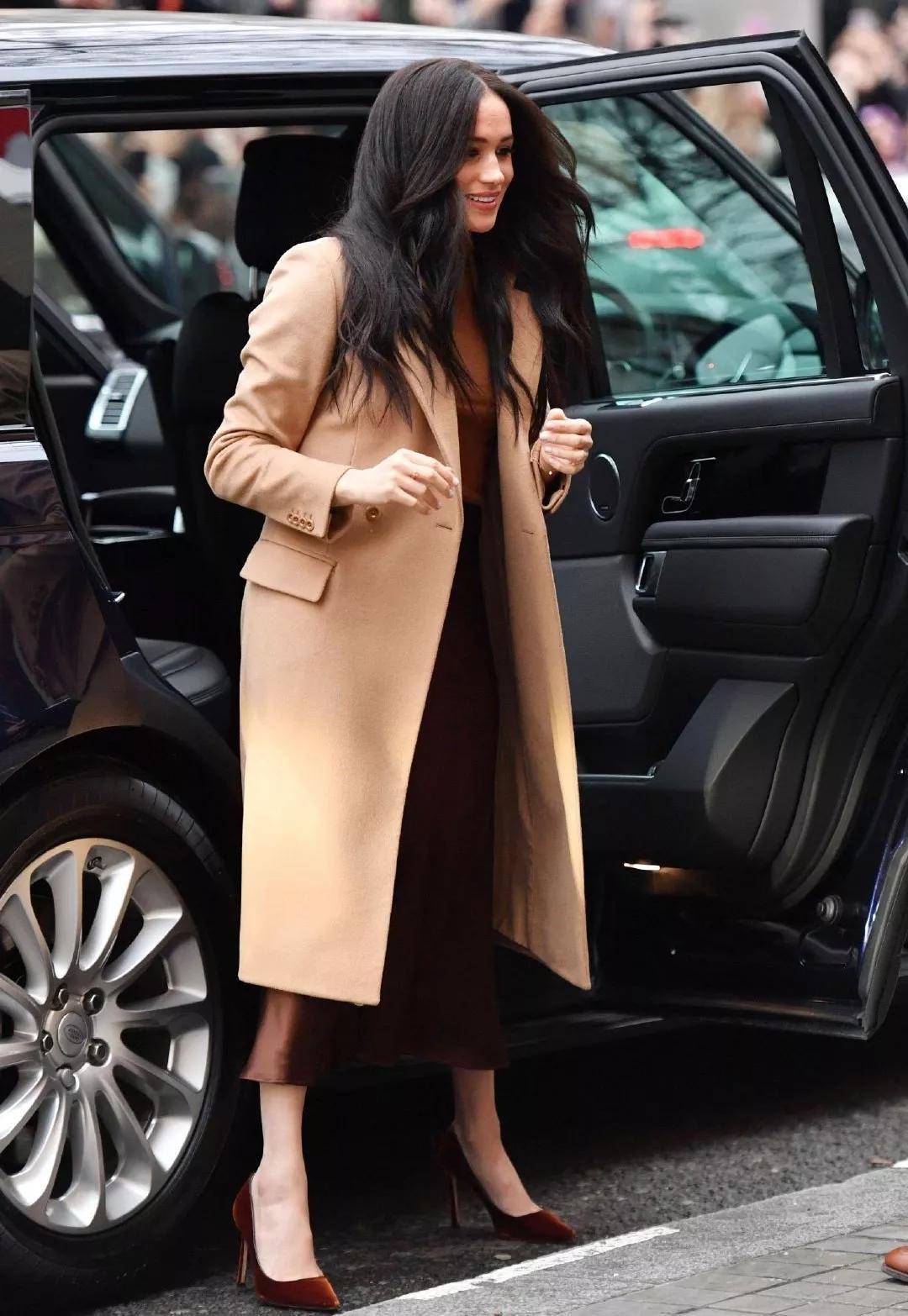 前王妃梅根的冬季穿搭真有意思!保暖低调又接地气,一点没架子