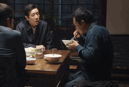 那这第二段吃戏无疑是实力的证明,将这一碗面条吃的太香了