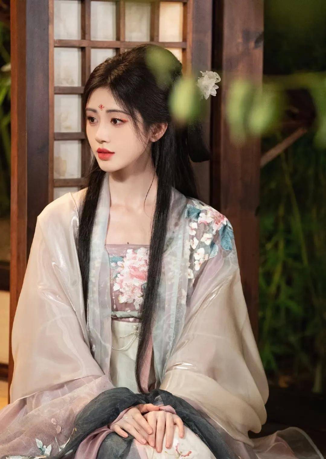 她可是郭敬明等了九年的女主角啊!_鞠婧祎_变化_角色