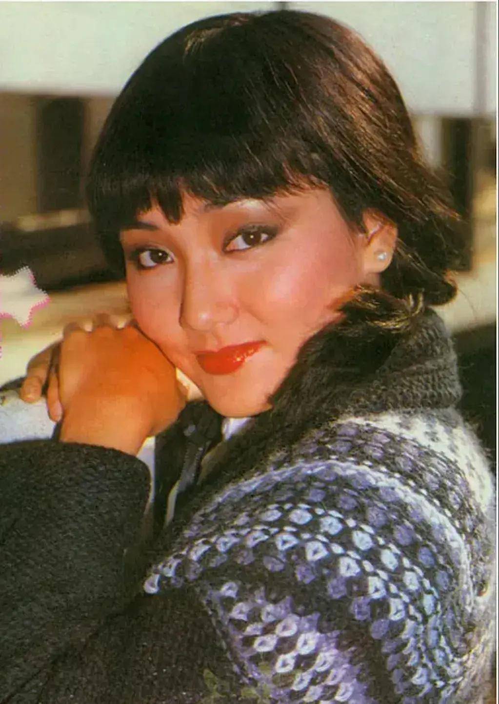 遁入空门的香港丽的电视首席花旦～马敏儿,读书不行,演戏却成名!