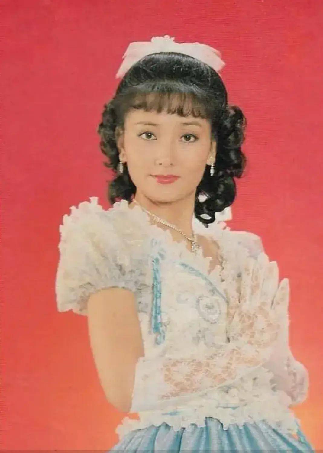 遁入空门的香港丽的电视首席花旦～马敏儿,读书不行,演戏却成名!