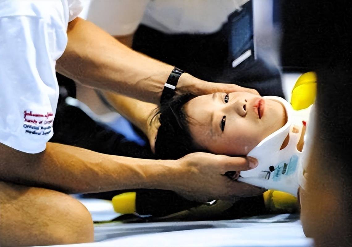 体操冠军桑兰17岁比赛时摔成瘫痪后索赔18亿美元现在怎样了