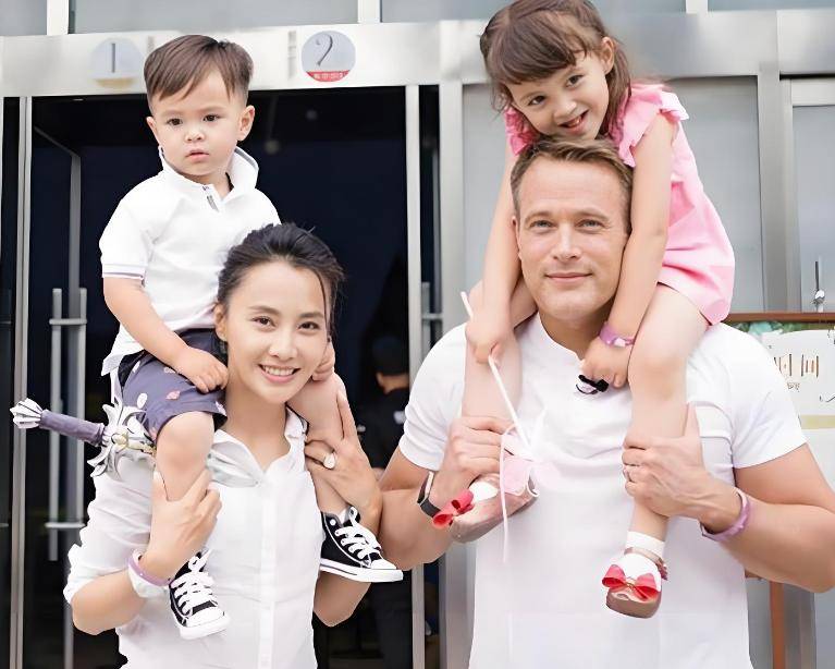 原创47岁马雅舒现状与吴奇隆离婚后闪嫁外国高管生混血儿女颜值高