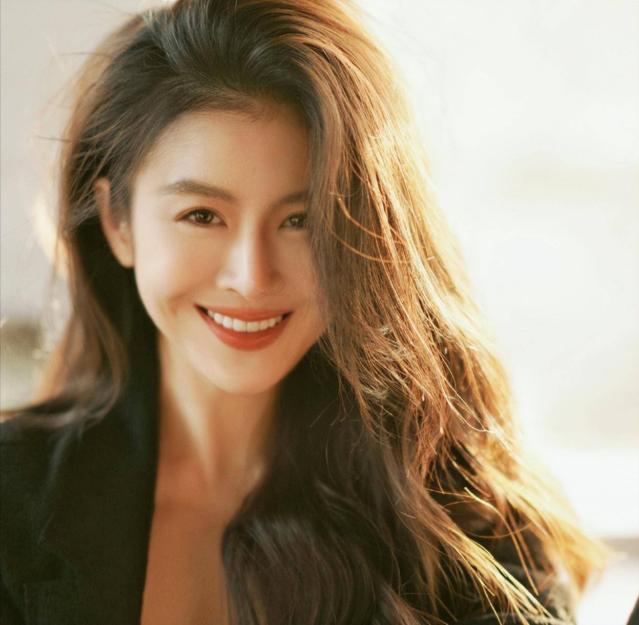 《我是刑警》打酱油的她,笑眼梨涡迷人,让知性警花有了脸